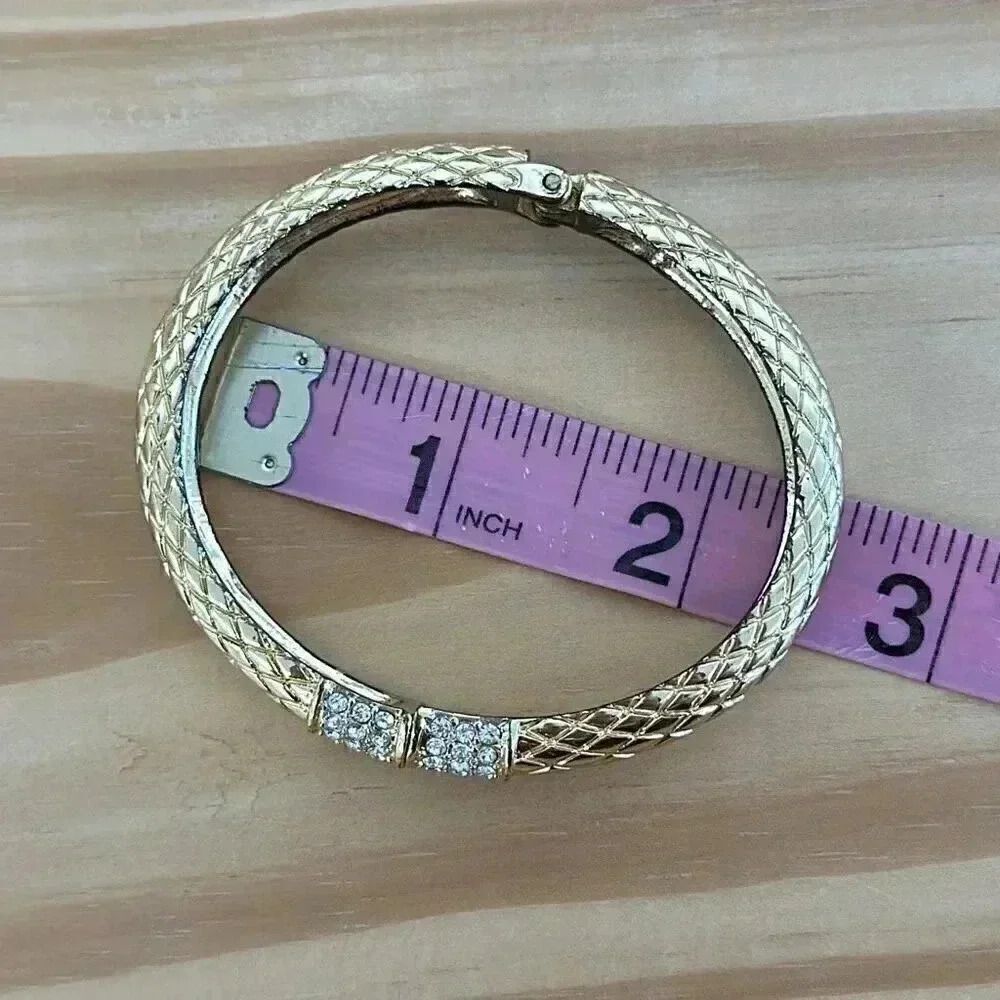 Lilly Pulitzer Sea Fan Bangle Gold Toned - Picture 6 of 6